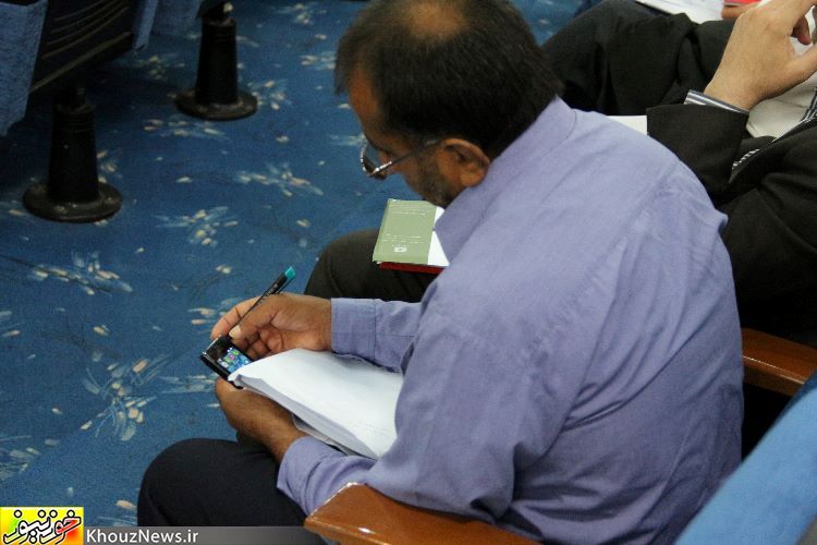گوشی های موبایل بلای جان جلسات استانداری خوزستان