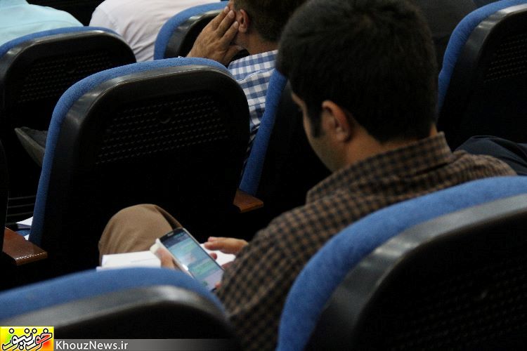 گوشی های موبایل بلای جان جلسات استانداری خوزستان