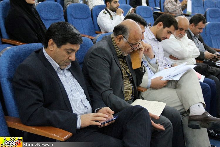 گوشی های موبایل بلای جان جلسات استانداری خوزستان