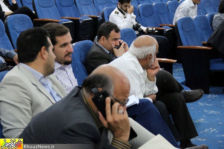 گوشی های موبایل بلای جان جلسات استانداری خوزستان