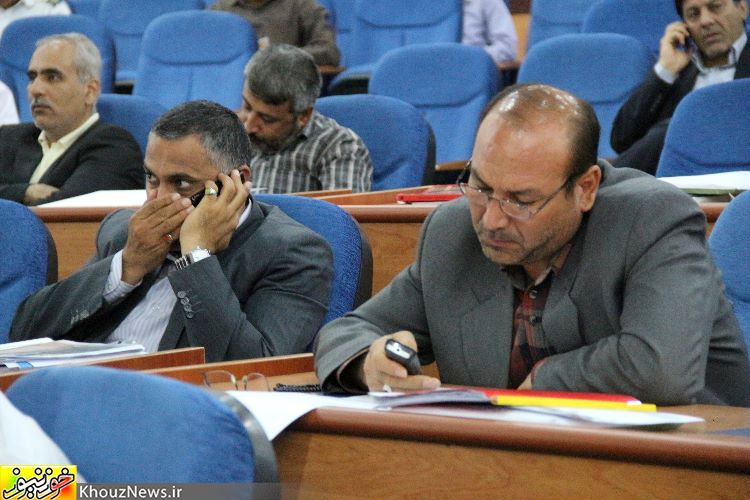 گوشی های موبایل بلای جان جلسات استانداری خوزستان
